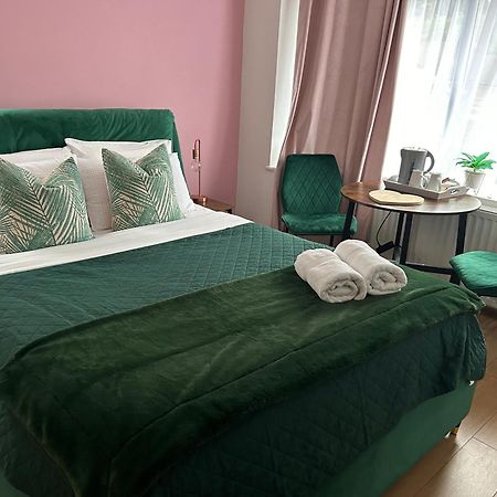 The Lily Pad Near Poole Dorset Self Contained Private Entrance And Free Parking Hotel Corfe Mullen Ngoại thất bức ảnh
