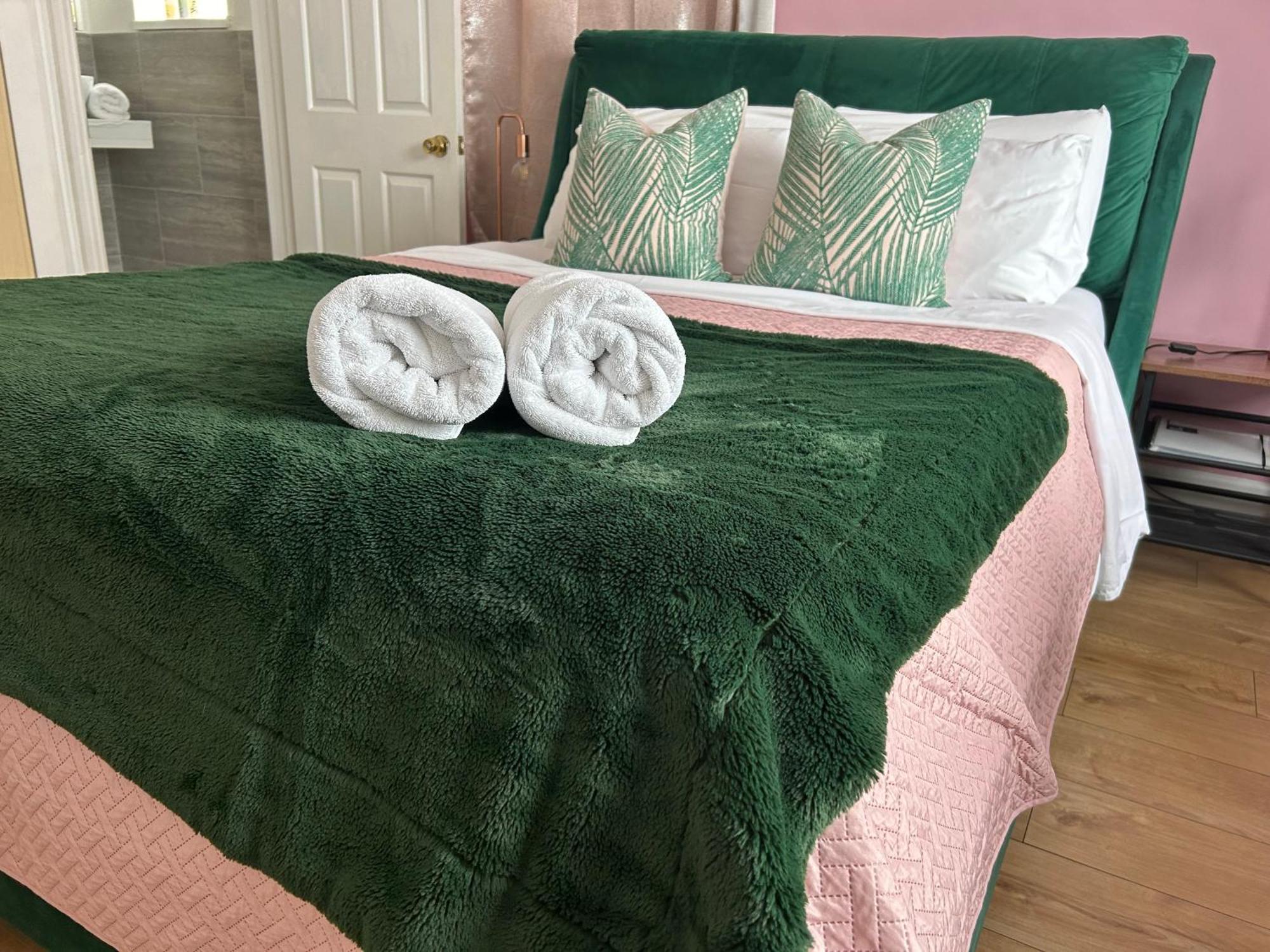 The Lily Pad Near Poole Dorset Self Contained Private Entrance And Free Parking Hotel Corfe Mullen Ngoại thất bức ảnh